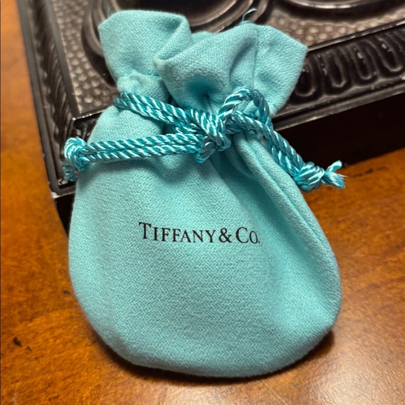 Tiffany & Co. Silver Chain Bracelet with Charm
“Please Return To Tiffany & Co.” - Picture 4 of 4